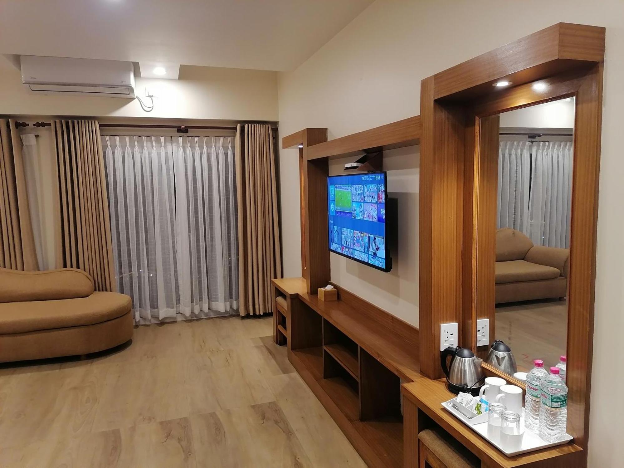 Urban Boutique Hotel Покхара Екстер'єр фото