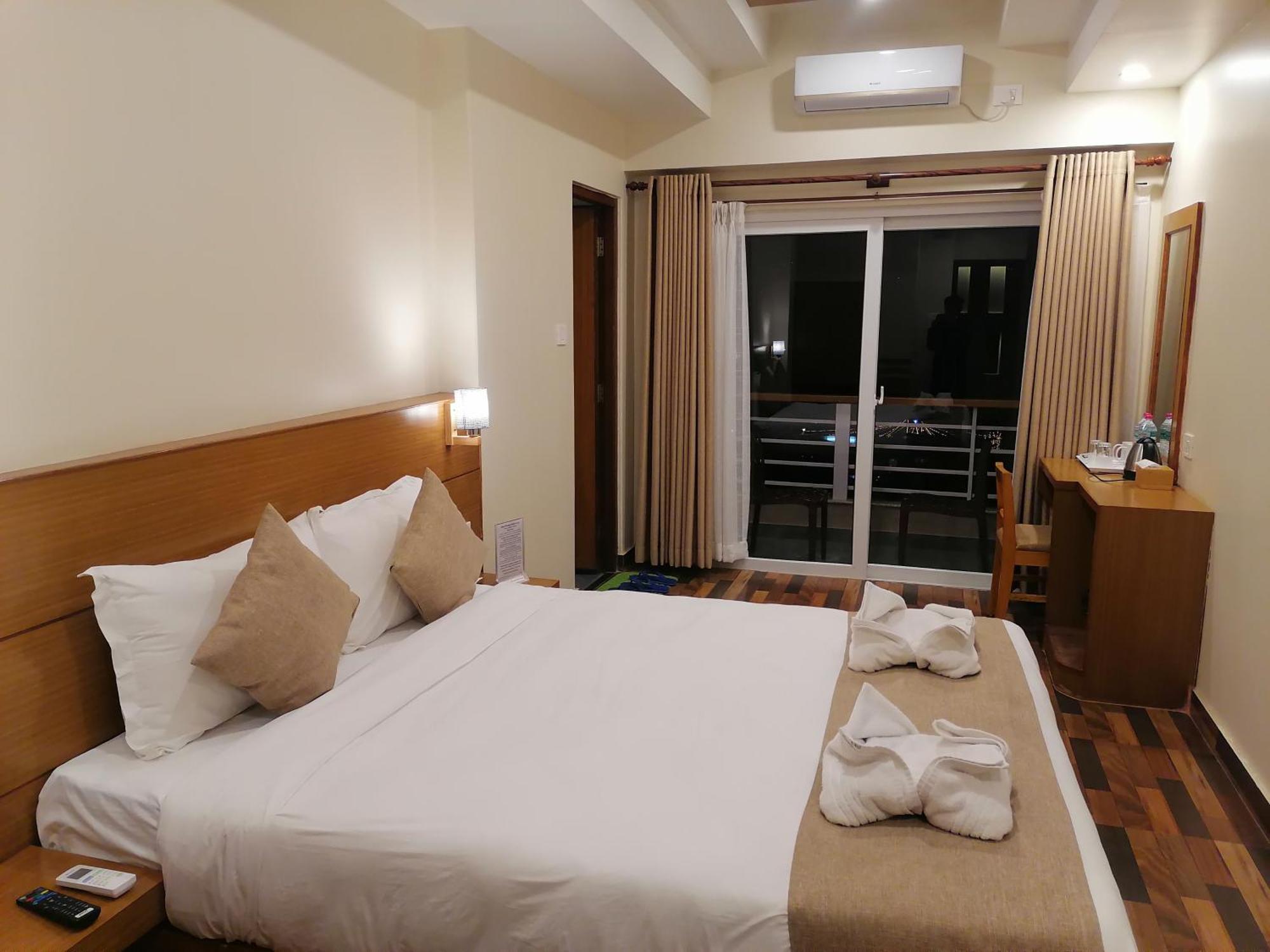 Urban Boutique Hotel Покхара Екстер'єр фото