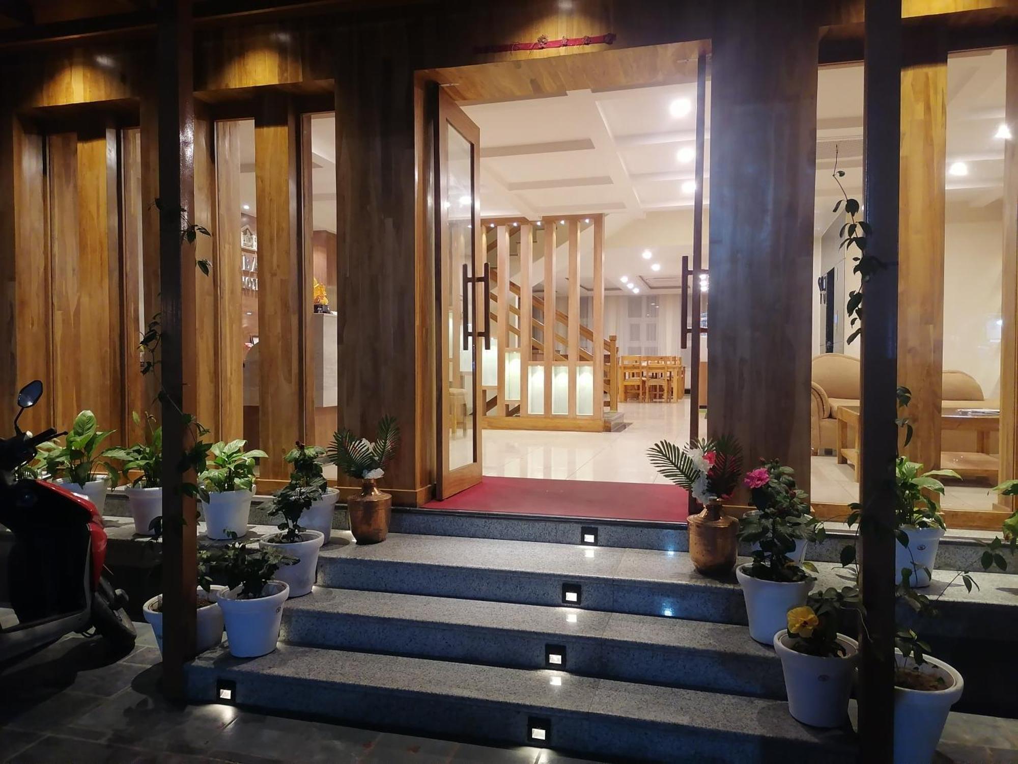 Urban Boutique Hotel Покхара Екстер'єр фото